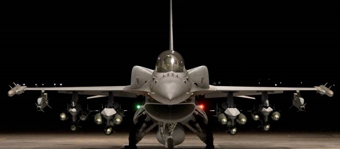 F-16 Viper σε μοναδικούς ελιγμούς (βίντεο)